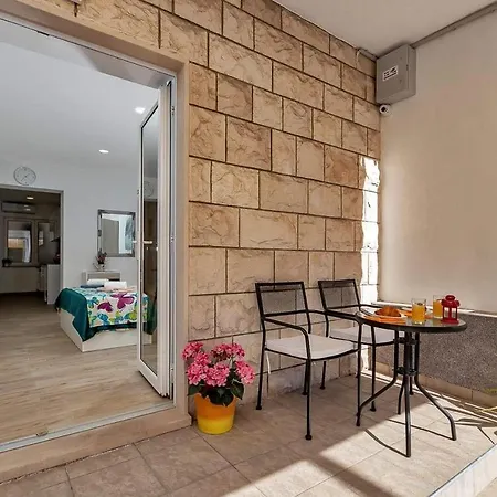 Apartman-studio Meri דירה