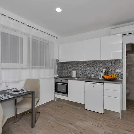 דירה Apartman-studio Meri מאקרסקה